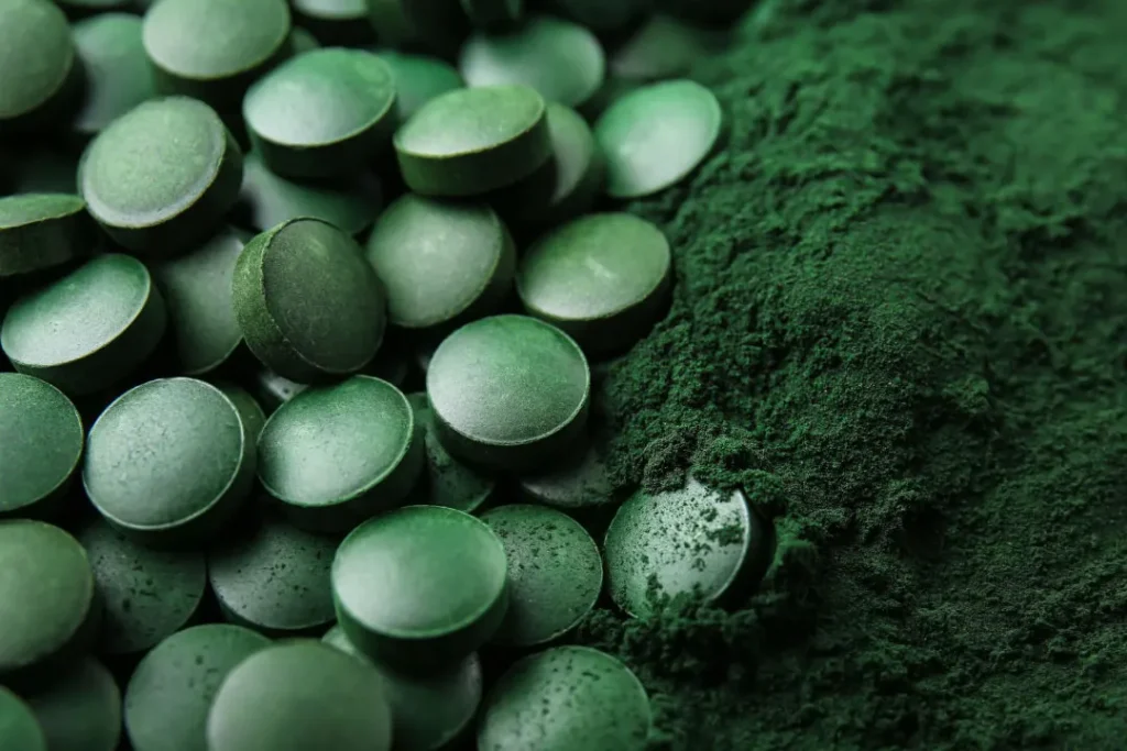 Spirulina pills with powder