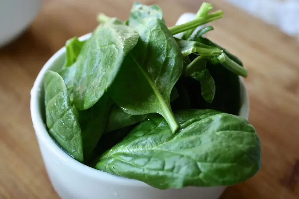 spinach leaves in a bowl
superfoods for energy